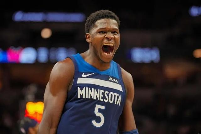 10月18日体育精彩瞬间：巴萨连胜、曼城回暖与NBA动态